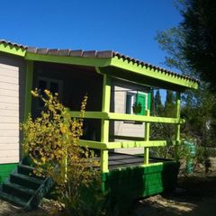 Camping Pas Cher vous présente avec son site Officiel campingpascher.fr, le Camping L'Oasis Des Garrigues classé 3 étoiles, situé sur la commune de Vogue dans le département Ardèche (Rhône Alpes) en France. Le camping L'Oasis Des Garrigues vous propose un hébergement de type chalet avec climatisation (télévision). L'établissement vous propose 6 autres types d'hébergements. Découvrez tous nos séjours à petits prix dans la commune et aux alentours de Vogue du département : Ardèche (Rhône Alpes). Les Avis clients pour le Camping L'Oasis Des Garrigues sont excellents avec une note moyenne de 9 sur 10. Piscine extérieure, Animations familiales, Aire de jeux enfants, Baby-foot, Canoë-kayak, Cyclisme, Ping-pong, Pétanque, Randonnée, Trampoline, Bar, Snack/Bar, Supermarché,... En savoir plus : cliquez-ICI.