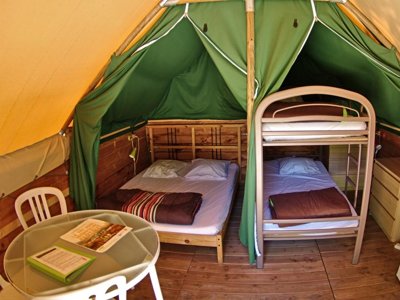 Cliquez pour découvrir toutes les photos de l'HÉBERGEMENT ! tente en toile et bois - Le Petit Liou - Sites Et Paysages photo 2