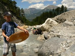 Camping Pas Cher vous présente avec son site Officiel campingpascher.fr, le Camping Le Petit Liou - Sites Et Paysages classé 3 étoiles, situé sur la commune de Baratier dans le département Hautes-alpes (Provence Alpes Côte D'azur) en France. Le camping Le Petit Liou - Sites Et Paysages, vous présente un hébergement de type tente en toile et bois de 34 m². Le camping Le Petit Liou - Sites Et Paysages vous propose du jeudi 24 septembre au jeudi 01 octobre 2026 pour 7 nuits à 439€. Cette location propose 58 dates différentes pour réserver votre séjour. Découvrez également les 13 autres gammes d'hébergements du camping. Lac, Piscine chauffée, Piscine extérieure, Animations familiales, Club enfants, Aire de jeux enfants, Baby-foot, Ping-pong, Pétanque, Sports nautiques, Restaurant, Épicerie,... En savoir plus : cliquez-ICI.