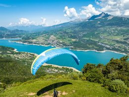 Camping Pas Cher vous présente avec son site Officiel campingpascher.fr, le Camping Le Petit Liou - Sites Et Paysages classé 3 étoiles, situé sur la commune de Baratier dans le département Hautes-alpes (Provence Alpes Côte D'azur) en France. Le camping Le Petit Liou - Sites Et Paysages, vous présente un hébergement de type mobil-home de 21 m² pour 1 personne. Le camping Le Petit Liou - Sites Et Paysages vous propose du mardi 08 septembre au mardi 15 septembre 2026 pour 7 nuits à 224€. Cette location propose 37 dates différentes pour réserver votre séjour. Découvrez également les 13 autres gammes d'hébergements du camping. Lac, Piscine chauffée, Piscine extérieure, Animations familiales, Club enfants, Aire de jeux enfants, Baby-foot, Ping-pong, Pétanque, Sports nautiques, Restaurant, Épicerie,... En savoir plus : cliquez-ICI.