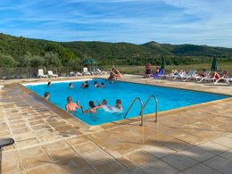Camping Pas Cher vous présente avec son site Officiel campingpascher.fr, le Camping Le Bardou classé 3 étoiles, situé sur la commune de Saint Germain dans le département Ardèche (Rhône Alpes) en France. Le camping Le Bardou, vous présente un hébergement de type mobil-home de 28 m². Le camping Le Bardou vous propose du lundi 31 août au lundi 07 septembre 2026 pour 7 nuits à 280€. Cette location propose 31 dates différentes pour réserver votre séjour. Découvrez également les 7 autres gammes d'hébergements du camping. Piscine extérieure, Baby-foot, Canoë-kayak, Cyclisme, Piscine, Pétanque, Randonnée, Trampoline, Dépôt de pain, Épicerie,... En savoir plus : cliquez-ICI.