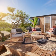 Camping Pas Cher vous présente avec son site Officiel campingpascher.fr, le Camping Le Bardou classé 3 étoiles, situé sur la commune de Saint Germain dans le département Ardèche (Rhône Alpes) en France. Le camping Le Bardou vous propose un hébergement de type mobil-home pour 6 personnes avec climatisation. L'établissement vous propose 7 autres types d'hébergements. Découvrez tous nos séjours à petits prix dans la commune et aux alentours de Saint Germain du département : Ardèche (Rhône Alpes). Piscine extérieure, Baby-foot, Canoë-kayak, Cyclisme, Piscine, Pétanque, Randonnée, Trampoline, Dépôt de pain, Épicerie,... En savoir plus : cliquez-ICI.