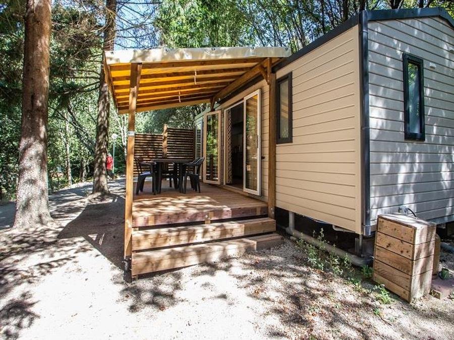 Camping Pas Cher vous présente avec son site Officiel campingpascher.fr, le Camping Sites Et Paysages - La Marette classé 3 étoiles, situé sur la commune de Joannas dans le département Ardèche (Rhône Alpes) en France. Le camping Sites Et Paysages - La Marette, vous présente un hébergement de type mobil-home de 31 m² et télévision. Le camping Sites Et Paysages - La Marette vous propose du vendredi 26 juin au vendredi 03 juillet 2026 pour 7 nuits à 600€. Cette location propose 2 dates différentes pour réserver votre séjour. Découvrez également les 13 autres gammes d'hébergements du camping. Les Avis clients pour le Camping Sites Et Paysages - La Marette sont excellents avec une note moyenne de 8 sur 10. Piscine extérieure, Animation enfants, Animations familiales, Aire de jeux enfants, Baby-foot, Canoë-kayak, Canyoning, Ping-pong, Piscine, Pétanque, Terrain de football, Terrain multisports, Trampoline, Bar, Dépôt de pain, Plats à emporter, Restaurant, Station-service,... En savoir plus : cliquez-ICI.
