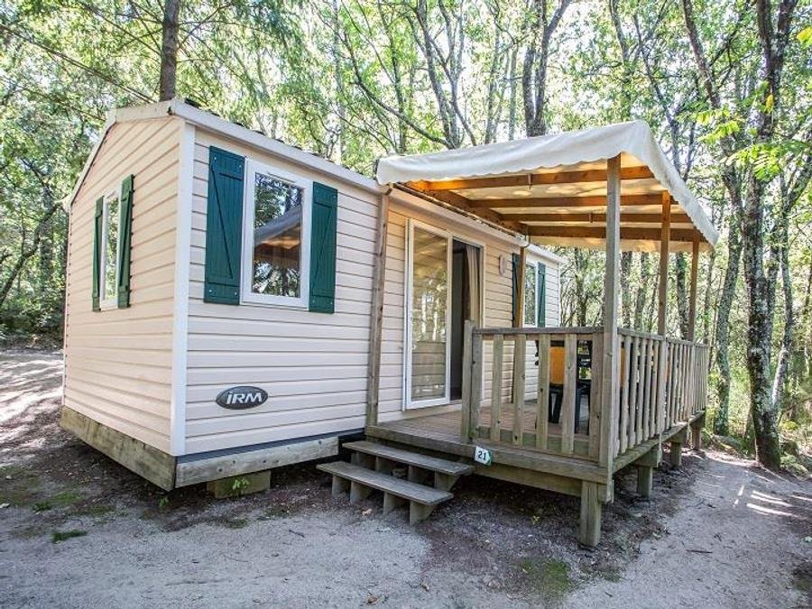 Camping Pas Cher vous présente avec son site Officiel campingpascher.fr, le Camping Sites Et Paysages - La Marette classé 3 étoiles, situé sur la commune de Joannas dans le département Ardèche (Rhône Alpes) en France. Le camping Sites Et Paysages - La Marette, vous présente un hébergement de type mobil-home de 25 m² pour 5 personnes. Le camping Sites Et Paysages - La Marette vous propose du sam. 11 juillet au sam. 18 juillet 2026, en promotion à -10% pour 7 nuits à 756 € au lieu de 840,0 € soit une Économie de 84 €. Cette location propose 5 dates différentes pour réserver votre séjour. Découvrez également les 13 autres gammes d'hébergements du camping. Les Avis clients pour le Camping Sites Et Paysages - La Marette sont excellents avec une note moyenne de 8 sur 10. Piscine extérieure, Animation enfants, Animations familiales, Aire de jeux enfants, Baby-foot, Canoë-kayak, Canyoning, Ping-pong, Piscine, Pétanque, Terrain de football, Terrain multisports, Trampoline, Bar, Dépôt de pain, Plats à emporter, Restaurant, Station-service,... En savoir plus : cliquez-ICI.