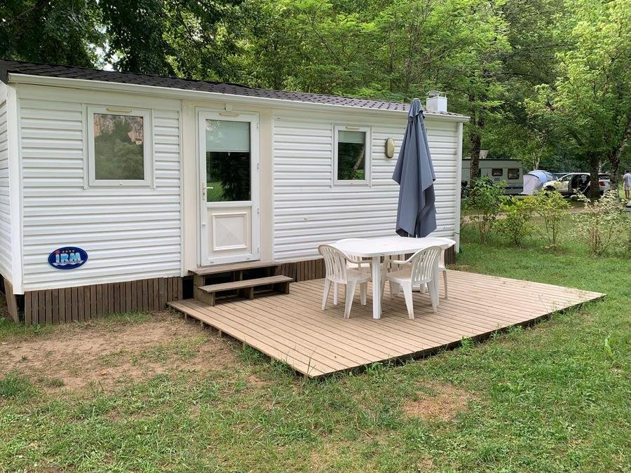 Camping Pas Cher vous présente avec son site Officiel campingpascher.fr, le Camping Le Célé classé 2 étoiles, situé sur la commune de Saint Sulpice dans le département Lot (Midi Pyrénées) en France. Le camping Le Célé, vous présente un hébergement de type mobil-home de 21 m² pour 4 personnes. Le camping Le Célé vous propose du lundi 15 juin au lundi 22 juin 2026 pour 7 nuits à 455€. Cette location propose 37 dates différentes pour réserver votre séjour. Découvrez également les 5 autres gammes d'hébergements du camping. Les Avis clients pour le Camping Le Célé sont excellents avec une note moyenne de 8 sur 10. Rivière, Piscine extérieure, Animations familiales, Aire de jeux enfants, Canoë-kayak, Cyclisme, Randonnée, Bar, Dépôt de pain, Snack/Bar, Épicerie,... En savoir plus : cliquez-ICI.