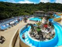 Camping Pas Cher vous présente avec son site Officiel campingpascher.fr, le Camping Yelloh! Village Les Bois Du Chatelas classé 4 étoiles, situé sur la commune de Bourdeaux dans le département Drome (Rhône Alpes) en France. Le camping Yelloh! Village Les Bois Du Chatelas vous propose un hébergement de type chalet de 35 m² pour 1 personne avec climatisation (télévision). L'établissement vous propose 5 autres types d'hébergements. Découvrez tous nos séjours à petits prix dans la commune et aux alentours de Bourdeaux du département : Drome (Rhône Alpes). Les Avis clients pour le Camping Yelloh! Village Les Bois Du Chatelas sont excellents avec une note moyenne de 8 sur 10. Parc aquatique, Piscine couverte, Piscine extérieure, Animations familiales, Club ados, Club enfants, Aire de jeux enfants, Canoë-kayak, Cyclisme, Ping-pong, Pétanque, Randonnée, Salle de fitness, Salle de jeux vidéo, Structure gonflable enfants, Terrain multisports, Tir à l’arc, Bar, Dépôt de pain, Plats à emporter, Restaurant, Snack/Bar, Épicerie,... En savoir plus : cliquez-ICI.