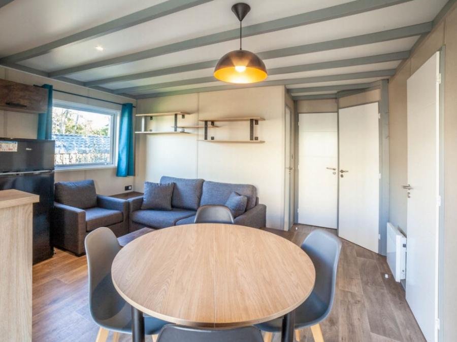 Camping Pas Cher vous présente avec son site Officiel campingpascher.fr, le Camping De La Dune classé 3 étoiles, situé sur la commune de Pyla Sur Mer dans le département Gironde (Aquitaine) en France. Le camping De La Dune vous propose un hébergement de type chalet de 34 m². L'établissement vous propose 5 autres types d'hébergements. Découvrez tous nos séjours à petits prix dans la commune et aux alentours de Pyla Sur Mer du département : Gironde (Aquitaine). Mer, Piscine chauffée, Piscine extérieure, Animations familiales, Club enfants, Aire de jeux enfants, Ping-pong, Pétanque, Bar, Restaurant, Snack/Bar,... En savoir plus : cliquez-ICI.