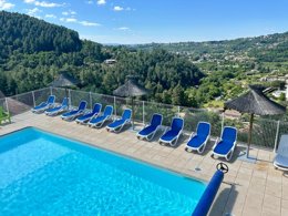 Camping Pas Cher vous présente avec son site Officiel campingpascher.fr, le Camping Ushuaïa Villages Les Pins D'Ucel classé 4 étoiles, situé sur la commune de Ucel dans le département Ardèche (Rhône Alpes) en France. Le camping Ushuaïa Villages Les Pins D'Ucel, vous présente un hébergement de type bungalow toilé de 20 m². Le camping Ushuaïa Villages Les Pins D'Ucel vous propose du sam. 29 août au sam. 05 septembre 2026 pour 7 nuits à 229€. Cette location propose 5 dates différentes pour réserver votre séjour. Découvrez également les 9 autres gammes d'hébergements du camping. Les Avis clients pour le Camping Ushuaïa Villages Les Pins D'Ucel sont excellents avec une note moyenne de 8 sur 10. Piscine extérieure, Aire de jeux enfants, Baby-foot, Parcours sportif, Ping-pong, Pétanque, Bar, Dépôt de pain, Pizzeria, Snack/Bar, Épicerie,... En savoir plus : cliquez-ICI.