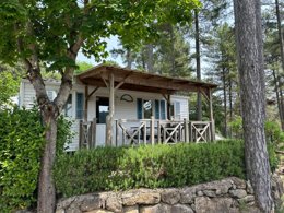 Camping Pas Cher vous présente avec son site Officiel campingpascher.fr, le Camping Ushuaïa Villages Les Pins D'Ucel classé 4 étoiles, situé sur la commune de Ucel dans le département Ardèche (Rhône Alpes) en France. Le camping Ushuaïa Villages Les Pins D'Ucel vous propose un hébergement de type chalet de 21 m² pour 1 personne. L'établissement vous propose 6 autres types d'hébergements. Découvrez tous nos séjours à petits prix dans la commune et aux alentours de Ucel du département : Ardèche (Rhône Alpes). Les Avis clients pour le Camping Ushuaïa Villages Les Pins D'Ucel sont excellents avec une note moyenne de 9 sur 10. Piscine extérieure, Aire de jeux enfants, Baby-foot, Parcours sportif, Ping-pong, Pétanque, Bar, Dépôt de pain, Pizzeria, Snack/Bar, Épicerie,... En savoir plus : cliquez-ICI.