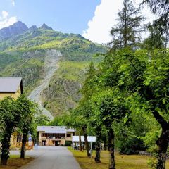 Camping Pas Cher vous présente avec son site Officiel campingpascher.fr, le Établissement Les Mélèzes, situé sur la commune de La Chapelle En Valgaudemar dans le département Hautes-alpes (Provence Alpes Côte D'azur) en France. L'établissement Les Mélèzes vous propose un hébergement de type mobilhome de 18 m². L'établissement vous propose 2 autres types d'hébergements. Découvrez tous nos séjours à petits prix dans la commune et aux alentours de La Chapelle En Valgaudemar du département : Hautes-alpes (Provence Alpes Côte D'azur).... En savoir plus : cliquez-ICI.