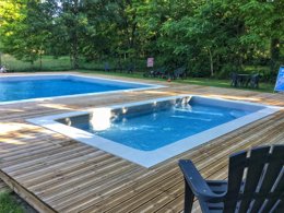 Camping Pas Cher vous présente avec son site Officiel campingpascher.fr, le Camping Le Moulin Des Donnes classé 3 étoiles, situé sur la commune de Concores dans le département Lot (Midi-pyrénées) en France. Le camping Le Moulin Des Donnes vous propose un hébergement de type caravane de 14 m² pour 2 personnes. L'établissement vous propose 5 autres types d'hébergements. Découvrez tous nos séjours à petits prix dans la commune et aux alentours de Concores du département : Lot (Midi-pyrénées). Les Avis clients pour le Camping Le Moulin Des Donnes sont de 7 sur 10. Piscine extérieure, Animations familiales, Aire de jeux enfants, Canoë-kayak, Court de tennis, Cyclisme, Ping-pong, Pétanque, Randonnée, Salle de jeux vidéo, Terrain de football, Bar, Dépôt de pain, Pizzeria, Plats à emporter, Snack/Bar, Supermarché, Épicerie,... En savoir plus : cliquez-ICI.
