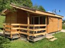 Cliquez pour découvrir toutes les photos de l'HÉBERGEMENT ! chalet - camping Champ La Chèvre photo 3