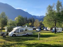 Camping Pas Cher vous présente avec son site Officiel campingpascher.fr, le Camping Champ La Chèvre classé 3 étoiles, situé sur la commune de Lus La Croix Haute dans le département Drome (Rhône Alpes) en France. Le camping Champ La Chèvre, vous présente un hébergement de type tente en toile et bois de 16 m². Le camping Champ La Chèvre vous propose du dimanche 13 septembre au dimanche 20 septembre 2026 pour 7 nuits à 388.5€. Cette location propose 101 dates différentes pour réserver votre séjour. Découvrez également les 14 autres gammes d'hébergements du camping. Les Avis clients pour le Camping Champ La Chèvre sont excellents avec une note moyenne de 8 sur 10. LacRivière, Piscine couverte, Piscine extérieure, Animation ados, Animations familiales, Club enfants, Aire de jeux enfants, Baby-foot, Court de tennis, Cyclisme, Ping-pong, Pétanque, Randonnée, Structure gonflable enfants, Terrain multisports, Bar, Dépôt de pain, Plats à emporter, Restaurant, Épicerie,... En savoir plus : cliquez-ICI.