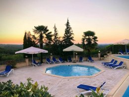 Camping Pas Cher vous présente avec son site Officiel campingpascher.fr, le Camping Le Daguet classé 3 étoiles, situé sur la commune de Saint Laurent La Vallee dans le département Dordogne (Aquitaine) en France. Le camping Le Daguet, vous présente un hébergement de type tente de 25 m² pour 6 personnes. Le camping Le Daguet vous propose du sam. 27 juin au sam. 04 juillet 2026 pour 7 nuits à 308€. Cette location propose 28 dates différentes pour réserver votre séjour. Découvrez également les 8 autres gammes d'hébergements du camping. Les Avis clients pour le Camping Le Daguet sont excellents avec une note moyenne de 8 sur 10. Piscine extérieure, Animations familiales, Aire de jeux enfants, Canoë-kayak, Centre équestre, Cyclisme, Parcours sportif, Ping-pong, Piscine, Pétanque, Randonnée, Terrain de football, Bar, Dépôt de pain, Plats à emporter, Snack/Bar, Supermarché, Épicerie,... En savoir plus : cliquez-ICI.