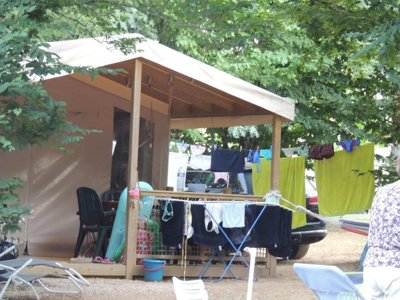 Cliquez pour découvrir toutes les photos de l'HÉBERGEMENT ! tente en toile et bois - Flower Les Nauves photo 2