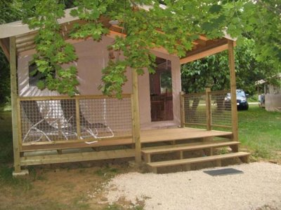 Cliquez pour découvrir toutes les photos de l'HÉBERGEMENT ! tente en toile et bois - Flower Les Nauves photo 3