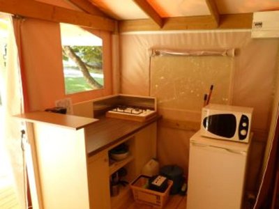 Cliquez pour découvrir toutes les photos de l'HÉBERGEMENT ! tente en toile et bois - Flower Les Nauves photo 6