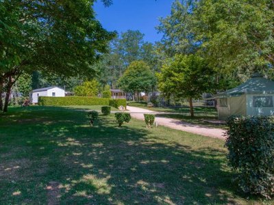 Cliquez pour découvrir toutes les photos de l'ÉTABLISSEMENT ! camping Flower Les Nauves photo 18