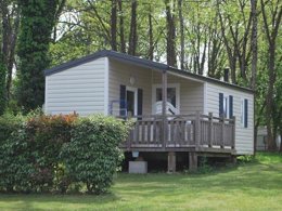 Camping Pas Cher vous présente avec son site Officiel campingpascher.fr, le Camping Flower Les Nauves classé 3 étoiles, situé sur la commune de Belves dans le département Dordogne (Aquitaine) en France. Le camping Flower Les Nauves, vous présente un hébergement de type mobil-home de 29 m². Le camping Flower Les Nauves vous propose du sam. 11 avril au sam. 18 avril 2026 pour 7 nuits à 399€. Cette location propose 134 dates différentes pour réserver votre séjour. Découvrez également les 9 autres gammes d'hébergements du camping. Les Avis clients pour le Camping Flower Les Nauves sont excellents avec une note moyenne de 9 sur 10. Piscine extérieure, Animation enfants, Animations familiales, Club enfants, Aire de jeux enfants, Canoë-kayak, Centre équestre, Court de tennis, Cyclisme, Golf, Ping-pong, Pétanque, Randonnée, Salle de jeux vidéo, Terrain de beach-volley, Terrain de football, Terrain multisports, Bar, Brasserie, Dépôt de pain, Plats à emporter, Snack/Bar, Supermarché, Épicerie,... En savoir plus : cliquez-ICI.