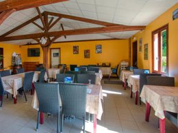 Camping Pas Cher vous présente avec son site Officiel campingpascher.fr, le Camping Flower Les Nauves classé 3 étoiles, situé sur la commune de Belves dans le département Dordogne (Aquitaine) en France. Le camping Flower Les Nauves, vous présente un hébergement de type tente de 20 m². Le camping Flower Les Nauves vous propose du sam. 11 avril au sam. 18 avril 2026 pour 7 nuits à 280€. Cette location propose 134 dates différentes pour réserver votre séjour. Découvrez également les 9 autres gammes d'hébergements du camping. Les Avis clients pour le Camping Flower Les Nauves sont excellents avec une note moyenne de 9 sur 10. Piscine extérieure, Animation enfants, Animations familiales, Club enfants, Aire de jeux enfants, Canoë-kayak, Centre équestre, Court de tennis, Cyclisme, Golf, Ping-pong, Pétanque, Randonnée, Salle de jeux vidéo, Terrain de beach-volley, Terrain de football, Terrain multisports, Bar, Brasserie, Dépôt de pain, Plats à emporter, Snack/Bar, Supermarché, Épicerie,... En savoir plus : cliquez-ICI.