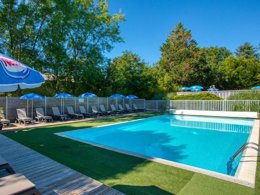 Camping Pas Cher vous présente avec son site Officiel campingpascher.fr, le Camping Flower Les Nauves classé 3 étoiles, situé sur la commune de Belves dans le département Dordogne (Aquitaine) en France. Le camping Flower Les Nauves vous propose un hébergement de type tente de 20 m². L'établissement vous propose 9 autres types d'hébergements. Découvrez tous nos séjours à petits prix dans la commune et aux alentours de Belves du département : Dordogne (Aquitaine). Les Avis clients pour le Camping Flower Les Nauves sont excellents avec une note moyenne de 9 sur 10. Piscine extérieure, Animation enfants, Animations familiales, Club enfants, Aire de jeux enfants, Canoë-kayak, Centre équestre, Court de tennis, Cyclisme, Golf, Ping-pong, Pétanque, Randonnée, Salle de jeux vidéo, Terrain de beach-volley, Terrain de football, Terrain multisports, Bar, Brasserie, Dépôt de pain, Plats à emporter, Snack/Bar, Supermarché, Épicerie,... En savoir plus : cliquez-ICI.