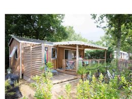 Camping Pas Cher vous présente avec son site Officiel campingpascher.fr, le Camping Flower La Canadienne classé 4 étoiles, situé sur la commune de Arès dans le département Gironde (Aquitaine) en France. Le camping Flower La Canadienne, vous présente un hébergement de type mobil-home de 33 m² avec climatisation et télévision. Le camping Flower La Canadienne vous propose du vendredi 24 avril au vendredi 01 mai 2026, en promotion à -9% pour 7 nuits à 609,50 € au lieu de 670,0 € soit une Économie de 60,50 €. Cette location propose 95 dates différentes pour réserver votre séjour. Découvrez également les 7 autres gammes d'hébergements du camping. Les Avis clients pour le Camping Flower La Canadienne sont de 7 sur 10. Piscine chauffée, Piscine extérieure, Animations familiales, Club enfants, Aire de jeux enfants, Cyclisme, Escalade, Ping-pong, Randonnée, Terrain de football, Bar, Dépôt de pain, Snack/Bar, Épicerie,... En savoir plus : cliquez-ICI.