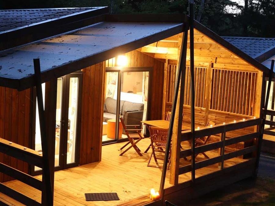 Camping Pas Cher vous présente avec son site Officiel campingpascher.fr, le Camping Les Pialades classé 3 étoiles, situé sur la commune de Nabirat dans le département Dordogne (Aquitaine) en France. Le camping Les Pialades, vous présente un hébergement de type chalet de 47 m². Le camping Les Pialades vous propose du vendredi 05 juin au vendredi 12 juin 2026 avec un DÉPART DEMAIN pour 7 nuits à 319€. Cette location propose 34 dates différentes pour réserver votre séjour. Découvrez également les 16 autres gammes d'hébergements du camping. Les Avis clients pour le Camping Les Pialades sont excellents avec une note moyenne de 10 sur 10. Piscine chauffée, Piscine extérieure, Animation ados, Animation enfants, Animations familiales, Aire de jeux enfants, Baby-foot, Flipper, Ping-pong, Piscine, Pétanque, Salle de jeux vidéo, Terrain de volley-ball, Bar, Dépôt de pain, Restaurant, Snack/Bar, Épicerie,... En savoir plus : cliquez-ICI.