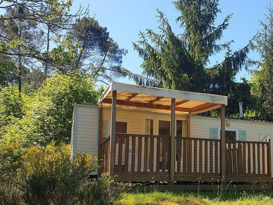 Camping Pas Cher vous présente avec son site Officiel campingpascher.fr, le Camping Les Pialades classé 3 étoiles, situé sur la commune de Nabirat dans le département Dordogne (Aquitaine) en France. Le camping Les Pialades, vous présente un hébergement de type mobil-home de 35 m² pour 2 personnes. Le camping Les Pialades vous propose du vendredi 05 juin au vendredi 12 juin 2026 avec un DÉPART DEMAIN pour 7 nuits à 289€. Cette location propose 36 dates différentes pour réserver votre séjour. Découvrez également les 16 autres gammes d'hébergements du camping. Les Avis clients pour le Camping Les Pialades sont excellents avec une note moyenne de 10 sur 10. Piscine chauffée, Piscine extérieure, Animation ados, Animation enfants, Animations familiales, Aire de jeux enfants, Baby-foot, Flipper, Ping-pong, Piscine, Pétanque, Salle de jeux vidéo, Terrain de volley-ball, Bar, Dépôt de pain, Restaurant, Snack/Bar, Épicerie,... En savoir plus : cliquez-ICI.