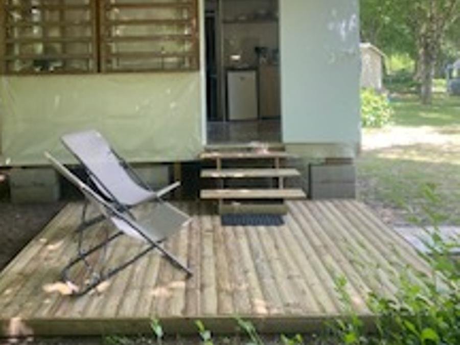 Camping Pas Cher vous présente avec son site Officiel campingpascher.fr, le Camping Moulin De Caudon classé 3 étoiles, situé sur la commune de Domme dans le département Dordogne (Aquitaine) en France. Le camping Moulin De Caudon, vous présente un hébergement de type bungalow de 20 m² pour 4 personnes. Le camping Moulin De Caudon vous propose du sam. 27 juin au sam. 04 juillet 2026, en promotion à -10% pour 7 nuits à 261 € au lieu de 290,0 € soit une Économie de 29 €. Cette location propose 39 dates différentes pour réserver votre séjour. Découvrez également les 8 autres gammes d'hébergements du camping. Les Avis clients pour le Camping Moulin De Caudon sont excellents avec une note moyenne de 8 sur 10. LacRivière, Piscine chauffée, Piscine extérieure, Animations familiales, Aire de jeux enfants, Baby-foot, Cyclisme, Ping-pong, Piscine, Pétanque, Randonnée, Salle de fitness, Terrain multisports, Bar, Dépôt de pain, Plats à emporter, Snack/Bar, Supermarché, Épicerie,... En savoir plus : cliquez-ICI.