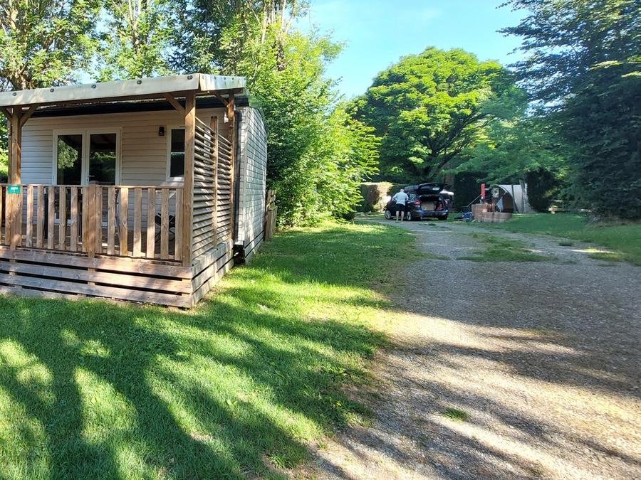 Camping Pas Cher vous présente avec son site Officiel campingpascher.fr, le Camping Belvédère De L'Obiou classé 4 étoiles, situé sur la commune de Saint Laurent En Beaumont dans le département Isère (Rhône Alpes) en France. Le camping Belvédère De L'Obiou, vous présente un hébergement de type mobil-home de 20 m² pour 1 personne avec climatisation et télévision. Le camping Belvédère De L'Obiou vous propose du sam. 21 août au sam. 28 août 2027, en promotion à -10% pour 7 nuits à 419,40 € au lieu de 466,0 € soit une Économie de 46,60 €. Cette location propose 97 dates différentes pour réserver votre séjour. Découvrez également les 11 autres gammes d'hébergements du camping. Piscine chauffée, Piscine couverte, Aire de jeux enfants, Baby-foot, Canyoning, Centre équestre, Escalade, Flipper, Paddle, Ping-pong, Planche à voile, Pédalo, Pétanque, Randonnée, Salle de jeux vidéo, Structure gonflable enfants, Voile, kiteSurf, Bar, Boulangerie, Bureau de tabac, Plats à emporter, Restaurant, Supermarché, Épicerie,... En savoir plus : cliquez-ICI.