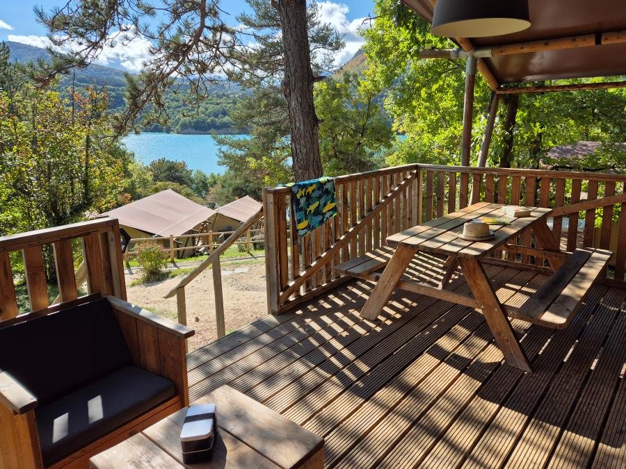Camping Pas Cher vous présente avec son site Officiel campingpascher.fr, le Camping De Savel classé 3 étoiles, situé sur la commune de Mayres Savel dans le département Isère (Rhône Alpes) en France. Le camping De Savel vous propose un hébergement de type hébergement insolite de 38 m² pour 4 personnes. L'établissement vous propose 11 autres types d'hébergements. Découvrez tous nos séjours à petits prix dans la commune et aux alentours de Mayres Savel du département : Isère (Rhône Alpes). Les Avis clients pour le Camping De Savel sont excellents avec une note moyenne de 9 sur 10. Lac, Piscine chauffée, Piscine extérieure, Animations familiales, Aire de jeux enfants, Canoë-kayak, Paddle, Ping-pong, Piscine, Planche à voile, Pétanque, Randonnée, Ski nautique, Surf, Voile, kiteSurf, Bureau de tabac, Restaurant, Snack/Bar, Station-service, Supermarché,... En savoir plus : cliquez-ICI.