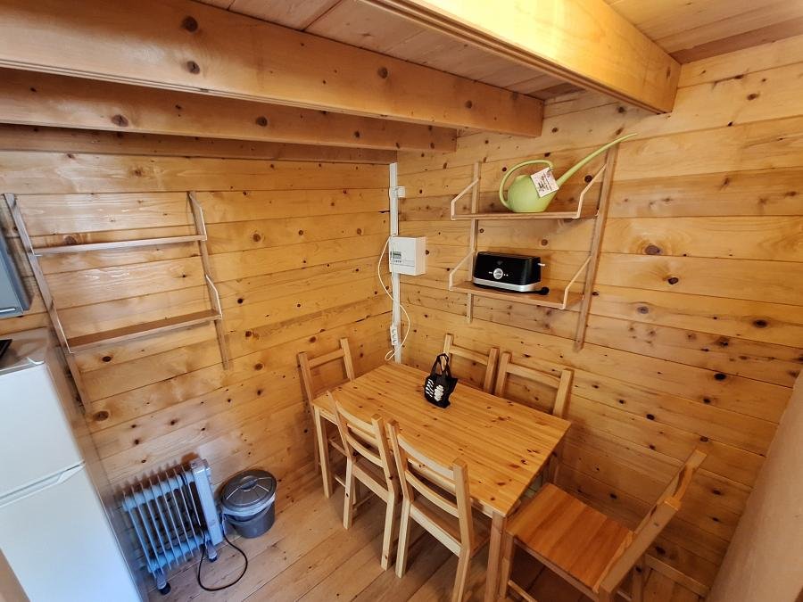 Camping Pas Cher vous présente avec son site Officiel campingpascher.fr, le Camping Au Valbonheur classé 3 étoiles, situé sur la commune de Valbonnais dans le département Isère (Rhône Alpes) en France. Le camping Au Valbonheur, vous présente un hébergement de type chalet. Le camping Au Valbonheur vous propose du vendredi 05 juin au vendredi 12 juin 2026 avec un DÉPART DEMAIN pour 7 nuits à 476€. Cette location propose 65 dates différentes pour réserver votre séjour. Découvrez également les 19 autres gammes d'hébergements du camping. Les Avis clients pour le Camping Au Valbonheur sont de 7 sur 10. Lac, Aire de jeux enfants, Cyclisme, Ping-pong, Randonnée, Structure gonflable enfants, Bar, Dépôt de pain, Snack/Bar, Épicerie,... En savoir plus : cliquez-ICI.