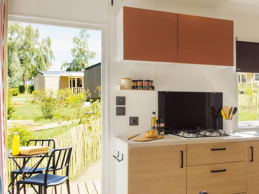 Camping Pas Cher vous présente avec son site Officiel campingpascher.fr, le Camping Au Valbonheur classé 3 étoiles, situé sur la commune de Valbonnais dans le département Isère (Rhône Alpes) en France. Le camping Au Valbonheur vous propose un hébergement de type mobil-home. L'établissement vous propose 20 autres types d'hébergements. Découvrez tous nos séjours à petits prix dans la commune et aux alentours de Valbonnais du département : Isère (Rhône Alpes). Les Avis clients pour le Camping Au Valbonheur sont de 7 sur 10. Lac, Aire de jeux enfants, Cyclisme, Ping-pong, Randonnée, Structure gonflable enfants, Bar, Dépôt de pain, Snack/Bar, Épicerie,... En savoir plus : cliquez-ICI.