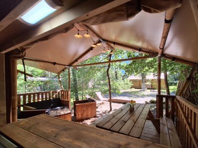 Cliquez pour découvrir toutes les photos de l'HÉBERGEMENT ! tente en toile et bois - Au Valbonheur photo 6