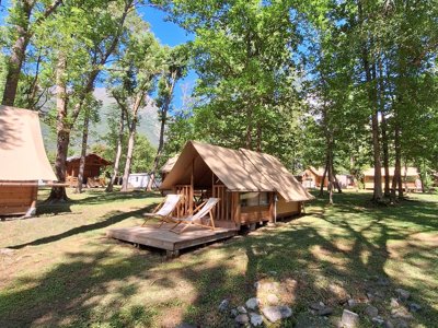 Cliquez pour découvrir toutes les photos de l'HÉBERGEMENT ! tente en toile et bois - Au Valbonheur photo 2