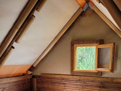 Cliquez pour découvrir toutes les photos de l'HÉBERGEMENT ! tente en toile et bois - Valbonheur photo 3