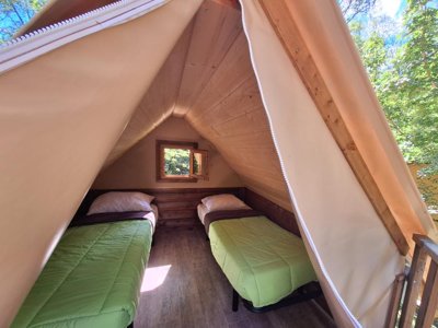 Cliquez pour découvrir toutes les photos de l'HÉBERGEMENT ! tente en toile et bois - Valbonheur photo 20