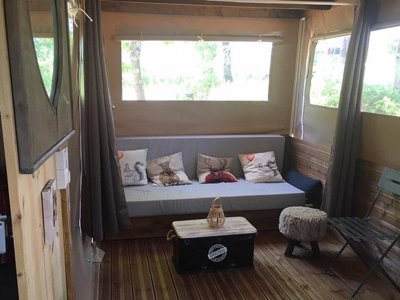 Cliquez pour découvrir toutes les photos de l'HÉBERGEMENT ! tente en toile et bois - Valbonheur photo 7