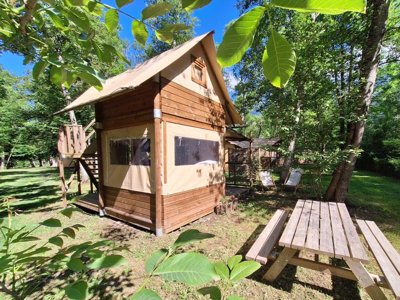 Cliquez pour découvrir toutes les photos de l'HÉBERGEMENT ! tente en toile et bois - Valbonheur photo 9