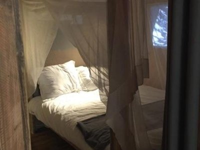 Cliquez pour découvrir toutes les photos de l'HÉBERGEMENT ! tente en toile et bois - Valbonheur photo 3