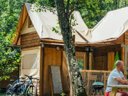 Camping Pas Cher vous présente avec son site Officiel campingpascher.fr, le Camping Au Valbonheur classé 3 étoiles, situé sur la commune de Valbonnais dans le département Isère (Rhône Alpes) en France. Le camping Au Valbonheur vous propose un hébergement de type tente en toile et bois. L'établissement vous propose 20 autres types d'hébergements. Découvrez tous nos séjours à petits prix dans la commune et aux alentours de Valbonnais du département : Isère (Rhône Alpes). Les Avis clients pour le Camping Au Valbonheur sont de 7 sur 10. Lac, Aire de jeux enfants, Cyclisme, Ping-pong, Randonnée, Structure gonflable enfants, Bar, Dépôt de pain, Snack/Bar, Épicerie,... En savoir plus : cliquez-ICI.