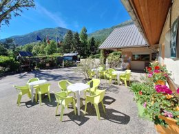 Camping Pas Cher vous présente avec son site Officiel campingpascher.fr, le Camping Au Valbonheur classé 3 étoiles, situé sur la commune de Valbonnais dans le département Isère (Rhône Alpes) en France. Le camping Au Valbonheur, vous présente un hébergement de type hébergement insolite. Le camping Au Valbonheur vous propose du mercredi 29 avril au mercredi 06 mai 2026, en promotion à -9% pour 7 nuits à 190,50 € au lieu de 210,0 € soit une Économie de 19,50 €. Cette location propose 145 dates différentes pour réserver votre séjour. Découvrez également les 20 autres gammes d'hébergements du camping. Les Avis clients pour le Camping Au Valbonheur sont de 7 sur 10. Lac, Aire de jeux enfants, Cyclisme, Ping-pong, Randonnée, Structure gonflable enfants, Bar, Dépôt de pain, Snack/Bar, Épicerie,... En savoir plus : cliquez-ICI.