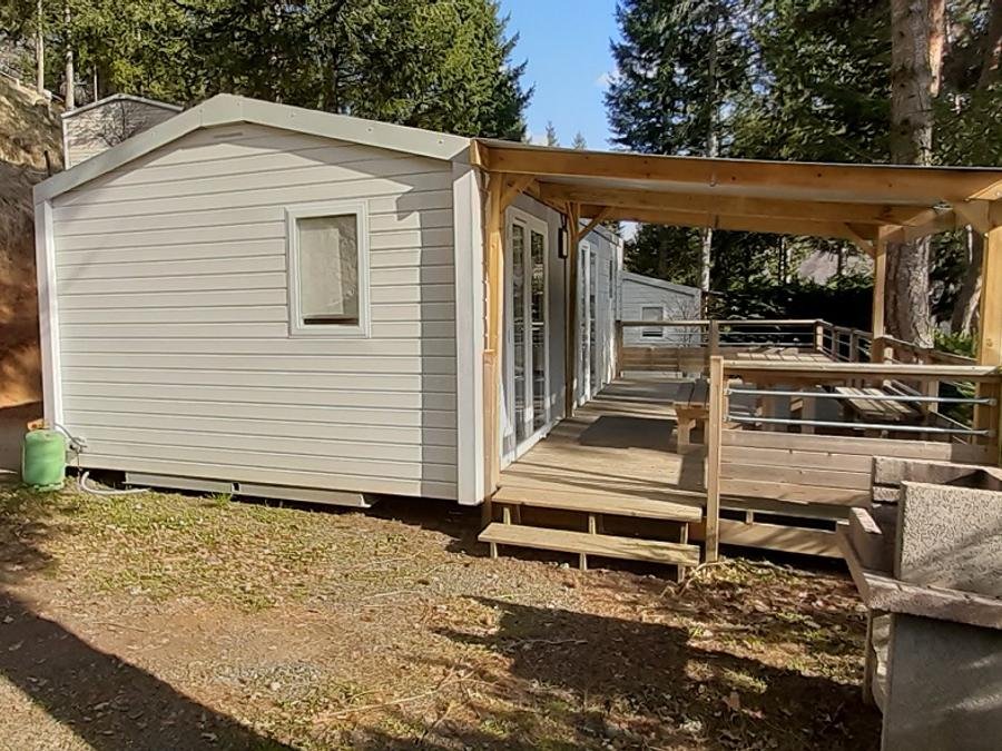 Camping Pas Cher vous présente avec son site Officiel campingpascher.fr, le Camping Flower Le Belvédère classé 4 étoiles, situé sur la commune de Neuveglise dans le département Cantal (Auvergne) en France. Le camping Flower Le Belvédère vous propose un hébergement de type mobil-home de 30 m² pour 4 personnes (télévision). Cet hébergement propose plus de 8 dates différentes pour réserver ! Pour dévouvrir la période la moins chère, consultez la rubrique 'Tarifs' et sélectionnez votre mois de départ. L'établissement vous propose 20 autres types d'hébergements. Découvrez tous nos séjours à petits prix dans la commune et aux alentours de Neuveglise du département : Cantal (Auvergne). Les Avis clients pour le Camping Flower Le Belvédère sont de 7 sur 10. LacRivière, Bassin enfant, Piscine couverte, Piscine extérieure, Animations familiales, Club ados, Club enfants, Aire de jeux enfants, Aire de jeux intérieure, Baby-foot, Canoë-kayak, Canyoning, Centre équestre, Court de tennis, Escalade, Golf, Jet-ski, Location de bateaux, Paddle, Ping-pong, Piscine, Planche à voile, Pédalo, Pétanque, Rafting, Randonnée, Salle de fitness, Ski nautique, Terrain multisports, Tir à l’arc, Voile, Bar, Boulangerie, Restaurant, Snack/Bar, Épicerie,... En savoir plus : cliquez-ICI.