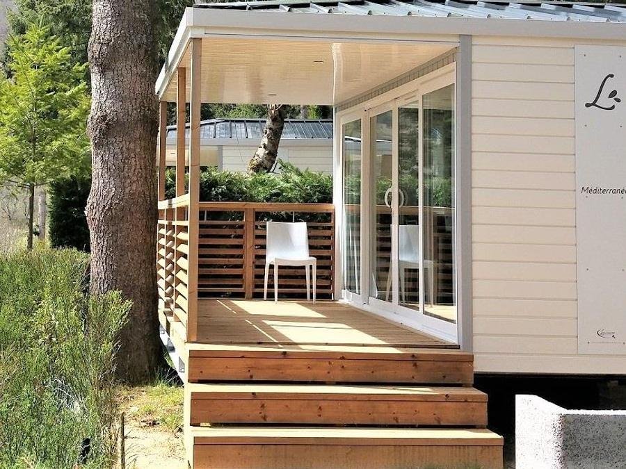 Camping Pas Cher vous présente avec son site Officiel campingpascher.fr, le Camping Flower Le Belvédère classé 4 étoiles, situé sur la commune de Neuveglise dans le département Cantal (Auvergne) en France. Le camping Flower Le Belvédère, vous présente un hébergement de type mobil-home de 26 m² pour 4 personnes et télévision. Le camping Flower Le Belvédère vous propose du lundi 08 juin au lundi 15 juin 2026 pour 7 nuits à 417.45€. Cette location propose 36 dates différentes pour réserver votre séjour. Découvrez également les 20 autres gammes d'hébergements du camping. Les Avis clients pour le Camping Flower Le Belvédère sont de 7 sur 10. LacRivière, Bassin enfant, Piscine couverte, Piscine extérieure, Animations familiales, Club ados, Club enfants, Aire de jeux enfants, Aire de jeux intérieure, Baby-foot, Canoë-kayak, Canyoning, Centre équestre, Court de tennis, Escalade, Golf, Jet-ski, Location de bateaux, Paddle, Ping-pong, Piscine, Planche à voile, Pédalo, Pétanque, Rafting, Randonnée, Salle de fitness, Ski nautique, Terrain multisports, Tir à l’arc, Voile, Bar, Boulangerie, Restaurant, Snack/Bar, Épicerie,... En savoir plus : cliquez-ICI.