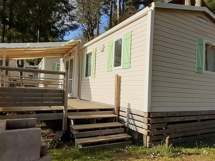 Camping Pas Cher vous présente avec son site Officiel campingpascher.fr, le Camping Flower Le Belvédère classé 4 étoiles, situé sur la commune de Neuveglise dans le département Cantal (Auvergne) en France. Le camping Flower Le Belvédère, vous présente un hébergement de type mobil-home de 30 m² pour 4 personnes. Le camping Flower Le Belvédère vous propose du sam. 05 septembre au sam. 12 septembre 2026 pour 7 nuits à 354.2€. Cette location propose 29 dates différentes pour réserver votre séjour. Découvrez également les 20 autres gammes d'hébergements du camping. Les Avis clients pour le Camping Flower Le Belvédère sont de 7 sur 10. LacRivière, Bassin enfant, Piscine couverte, Piscine extérieure, Animations familiales, Club ados, Club enfants, Aire de jeux enfants, Aire de jeux intérieure, Baby-foot, Canoë-kayak, Canyoning, Centre équestre, Court de tennis, Escalade, Golf, Jet-ski, Location de bateaux, Paddle, Ping-pong, Piscine, Planche à voile, Pédalo, Pétanque, Rafting, Randonnée, Salle de fitness, Ski nautique, Terrain multisports, Tir à l’arc, Voile, Bar, Boulangerie, Restaurant, Snack/Bar, Épicerie,... En savoir plus : cliquez-ICI.