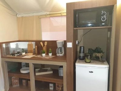 Cliquez pour découvrir toutes les photos de l'HÉBERGEMENT ! tente - Flower Le Belvédère photo 3
