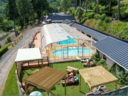 Camping Pas Cher vous présente avec son site Officiel campingpascher.fr, le Camping Flower Le Belvédère classé 4 étoiles, situé sur la commune de Neuveglise dans le département Cantal (Auvergne) en France. Le camping Flower Le Belvédère, vous présente un hébergement de type tente de 20 m² pour 4 personnes. Le camping Flower Le Belvédère vous propose du sam. 20 juin au sam. 27 juin 2026 pour 7 nuits à 336€. Cette location propose 16 dates différentes pour réserver votre séjour. Découvrez également les 16 autres gammes d'hébergements du camping. Les Avis clients pour le Camping Flower Le Belvédère sont de 7 sur 10. LacRivière, Bassin enfant, Piscine couverte, Piscine extérieure, Animations familiales, Club ados, Club enfants, Aire de jeux enfants, Aire de jeux intérieure, Baby-foot, Canoë-kayak, Canyoning, Centre équestre, Court de tennis, Escalade, Golf, Jet-ski, Location de bateaux, Paddle, Ping-pong, Piscine, Planche à voile, Pédalo, Pétanque, Rafting, Randonnée, Salle de fitness, Ski nautique, Terrain multisports, Tir à l’arc, Voile, Bar, Boulangerie, Restaurant, Snack/Bar, Épicerie,... En savoir plus : cliquez-ICI.