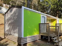 Camping Pas Cher vous présente avec son site Officiel campingpascher.fr, le Camping Flower Le Belvédère classé 4 étoiles, situé sur la commune de Neuveglise dans le département Cantal (Auvergne) en France. Le camping Flower Le Belvédère, vous présente un hébergement de type mobil-home de 34 m² pour 4 personnes et télévision. Le camping Flower Le Belvédère vous propose du sam. 11 avril au sam. 18 avril 2026 pour 7 nuits à 266€. Cette location propose 94 dates différentes pour réserver votre séjour. Découvrez également les 16 autres gammes d'hébergements du camping. Les Avis clients pour le Camping Flower Le Belvédère sont de 7 sur 10. LacRivière, Bassin enfant, Piscine couverte, Piscine extérieure, Animations familiales, Club ados, Club enfants, Aire de jeux enfants, Aire de jeux intérieure, Baby-foot, Canoë-kayak, Canyoning, Centre équestre, Court de tennis, Escalade, Golf, Jet-ski, Location de bateaux, Paddle, Ping-pong, Piscine, Planche à voile, Pédalo, Pétanque, Rafting, Randonnée, Salle de fitness, Ski nautique, Terrain multisports, Tir à l’arc, Voile, Bar, Boulangerie, Restaurant, Snack/Bar, Épicerie,... En savoir plus : cliquez-ICI.