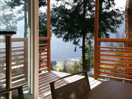 Camping Pas Cher vous présente avec son site Officiel campingpascher.fr, le Camping Flower Le Belvédère classé 4 étoiles, situé sur la commune de Neuveglise dans le département Cantal (Auvergne) en France. Le camping Flower Le Belvédère, vous présente un hébergement de type mobil-home de 34 m² pour 4 personnes et télévision. Le camping Flower Le Belvédère vous propose du sam. 11 avril au sam. 18 avril 2026 pour 7 nuits à 266€. Cette location propose 94 dates différentes pour réserver votre séjour. Découvrez également les 16 autres gammes d'hébergements du camping. Les Avis clients pour le Camping Flower Le Belvédère sont de 7 sur 10. LacRivière, Bassin enfant, Piscine couverte, Piscine extérieure, Animations familiales, Club ados, Club enfants, Aire de jeux enfants, Aire de jeux intérieure, Baby-foot, Canoë-kayak, Canyoning, Centre équestre, Court de tennis, Escalade, Golf, Jet-ski, Location de bateaux, Paddle, Ping-pong, Piscine, Planche à voile, Pédalo, Pétanque, Rafting, Randonnée, Salle de fitness, Ski nautique, Terrain multisports, Tir à l’arc, Voile, Bar, Boulangerie, Restaurant, Snack/Bar, Épicerie,... En savoir plus : cliquez-ICI.