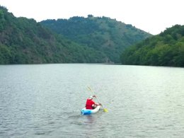 Camping Pas Cher vous présente avec son site Officiel campingpascher.fr, le Camping Flower Le Belvédère classé 4 étoiles, situé sur la commune de Neuveglise dans le département Cantal (Auvergne) en France. Le camping Flower Le Belvédère, vous présente un hébergement de type mobil-home de 29 m² pour 4 personnes et télévision. Le camping Flower Le Belvédère vous propose du sam. 11 avril au sam. 18 avril 2026 pour 7 nuits à 280€. Cette location propose 97 dates différentes pour réserver votre séjour. Découvrez également les 16 autres gammes d'hébergements du camping. Les Avis clients pour le Camping Flower Le Belvédère sont de 7 sur 10. LacRivière, Bassin enfant, Piscine couverte, Piscine extérieure, Animations familiales, Club ados, Club enfants, Aire de jeux enfants, Aire de jeux intérieure, Baby-foot, Canoë-kayak, Canyoning, Centre équestre, Court de tennis, Escalade, Golf, Jet-ski, Location de bateaux, Paddle, Ping-pong, Piscine, Planche à voile, Pédalo, Pétanque, Rafting, Randonnée, Salle de fitness, Ski nautique, Terrain multisports, Tir à l’arc, Voile, Bar, Boulangerie, Restaurant, Snack/Bar, Épicerie,... En savoir plus : cliquez-ICI.